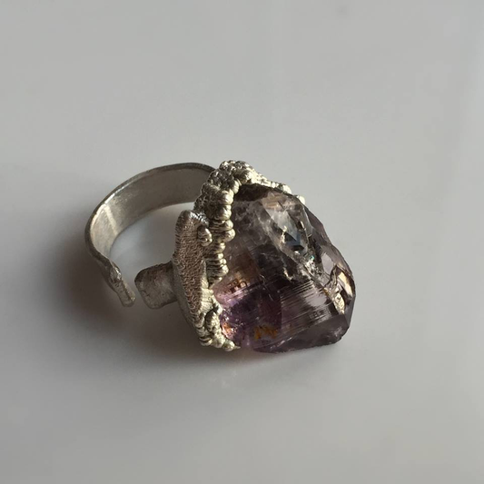 Ring with amethyst