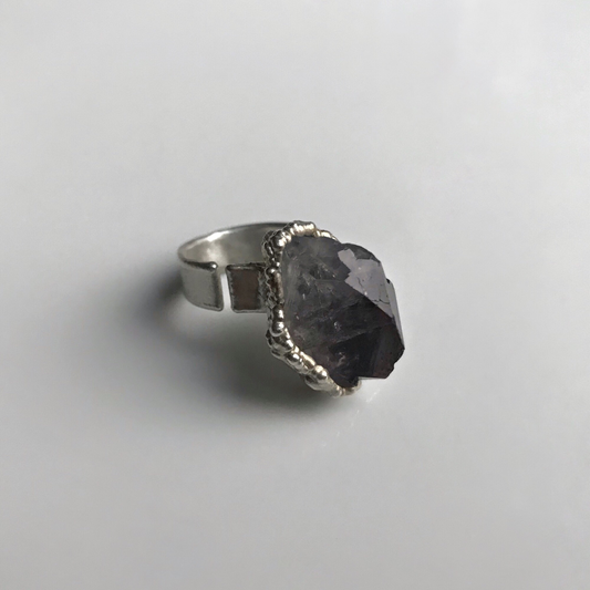 Ring with amethyst