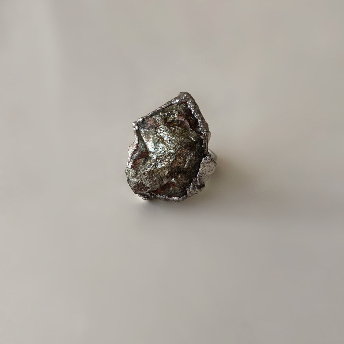 Ring with pyrite