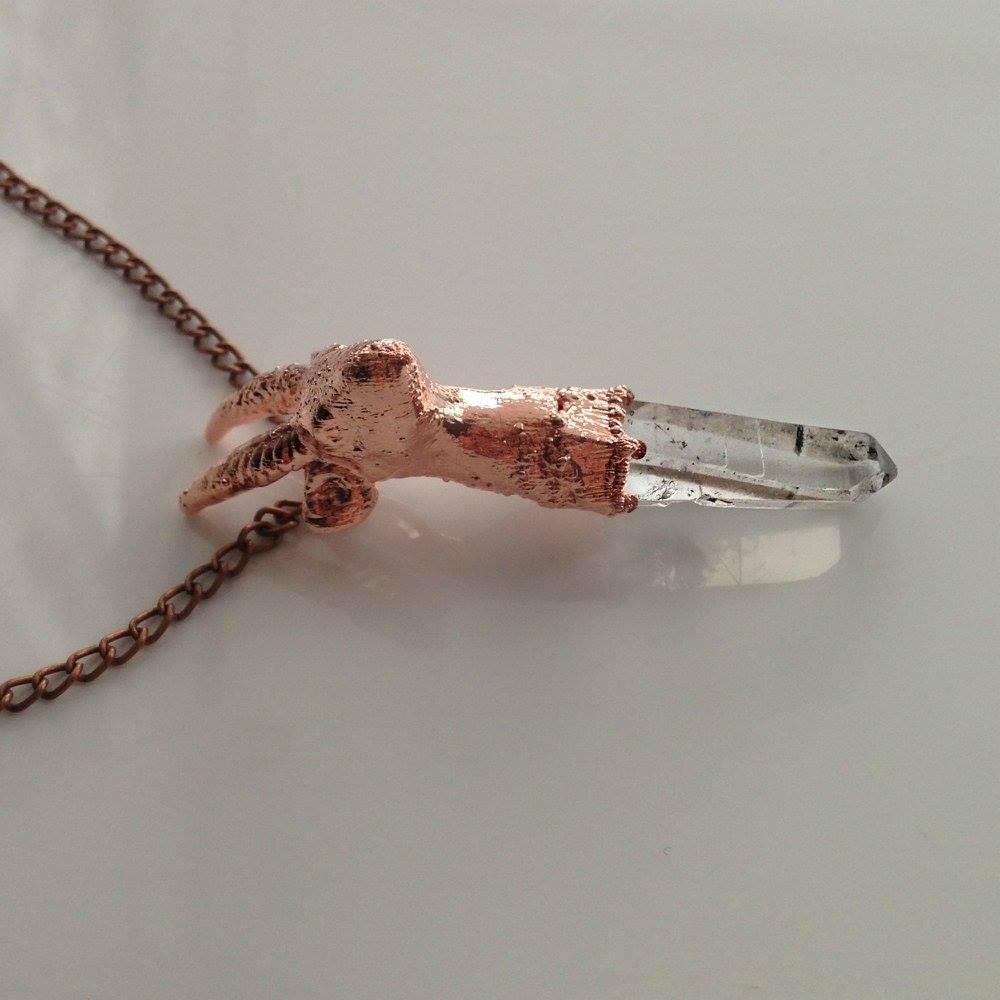 Roe pendant with rock-crystal