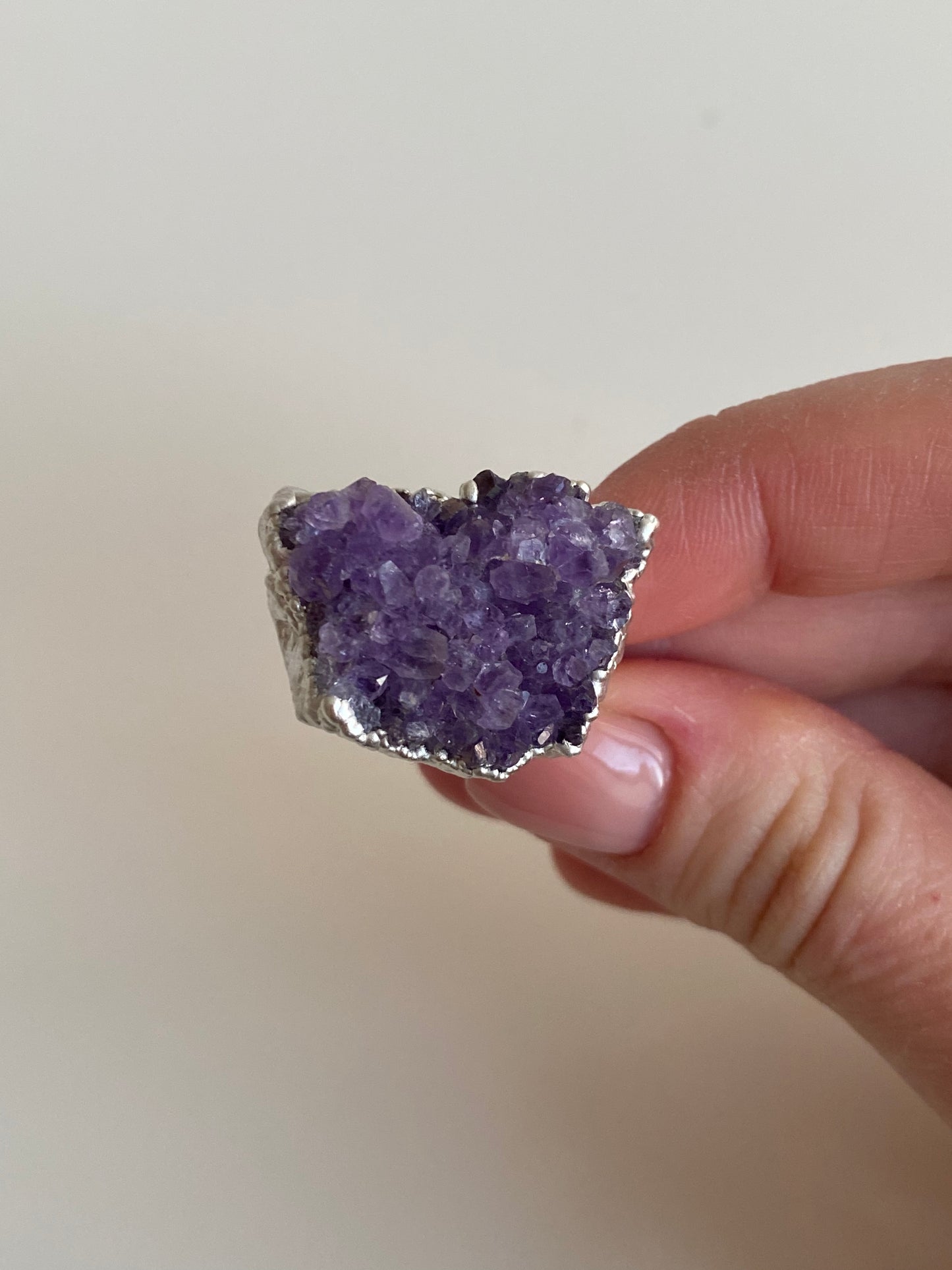 Ring with amethyst druzy