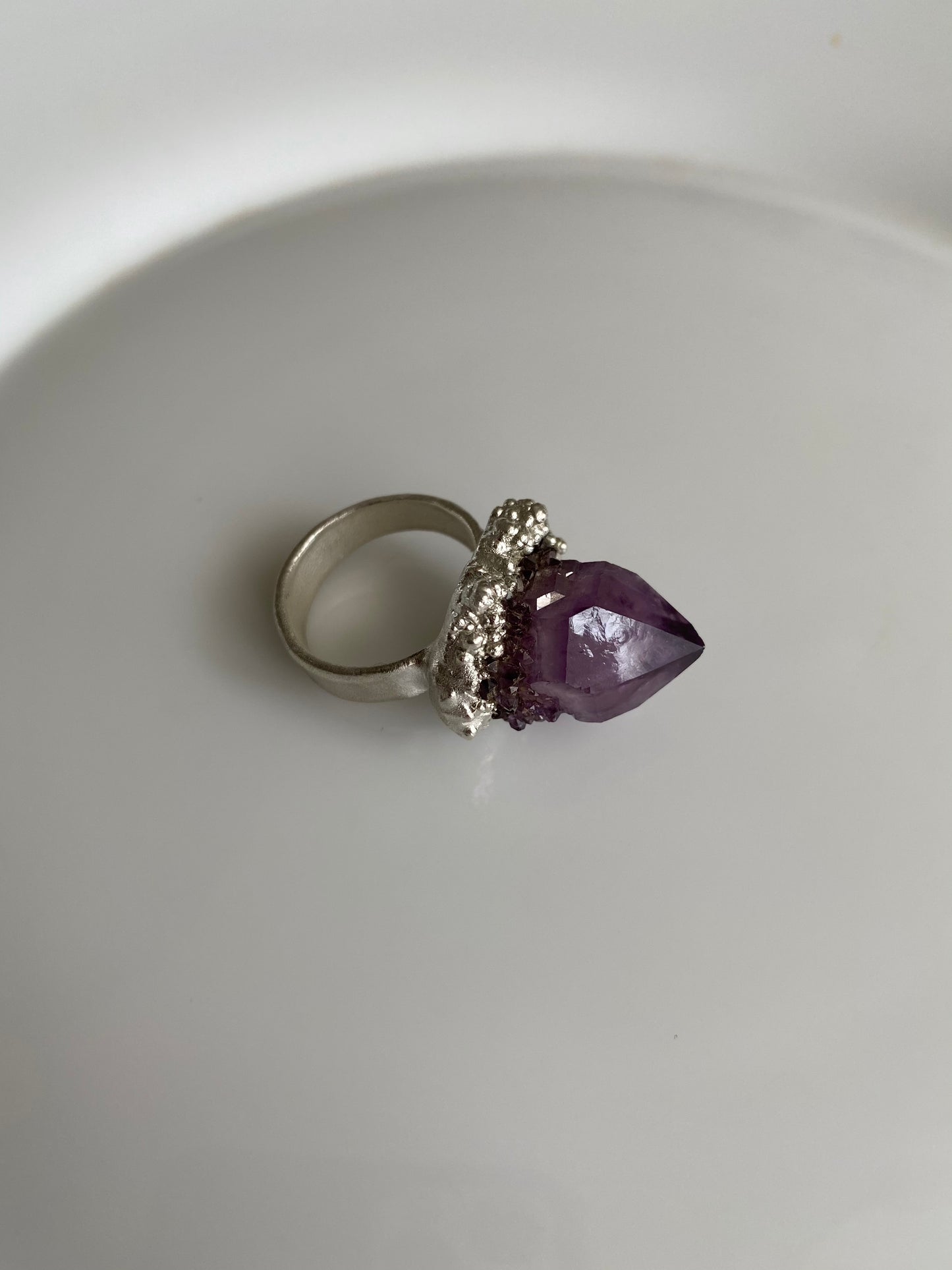 Ring with amethyst